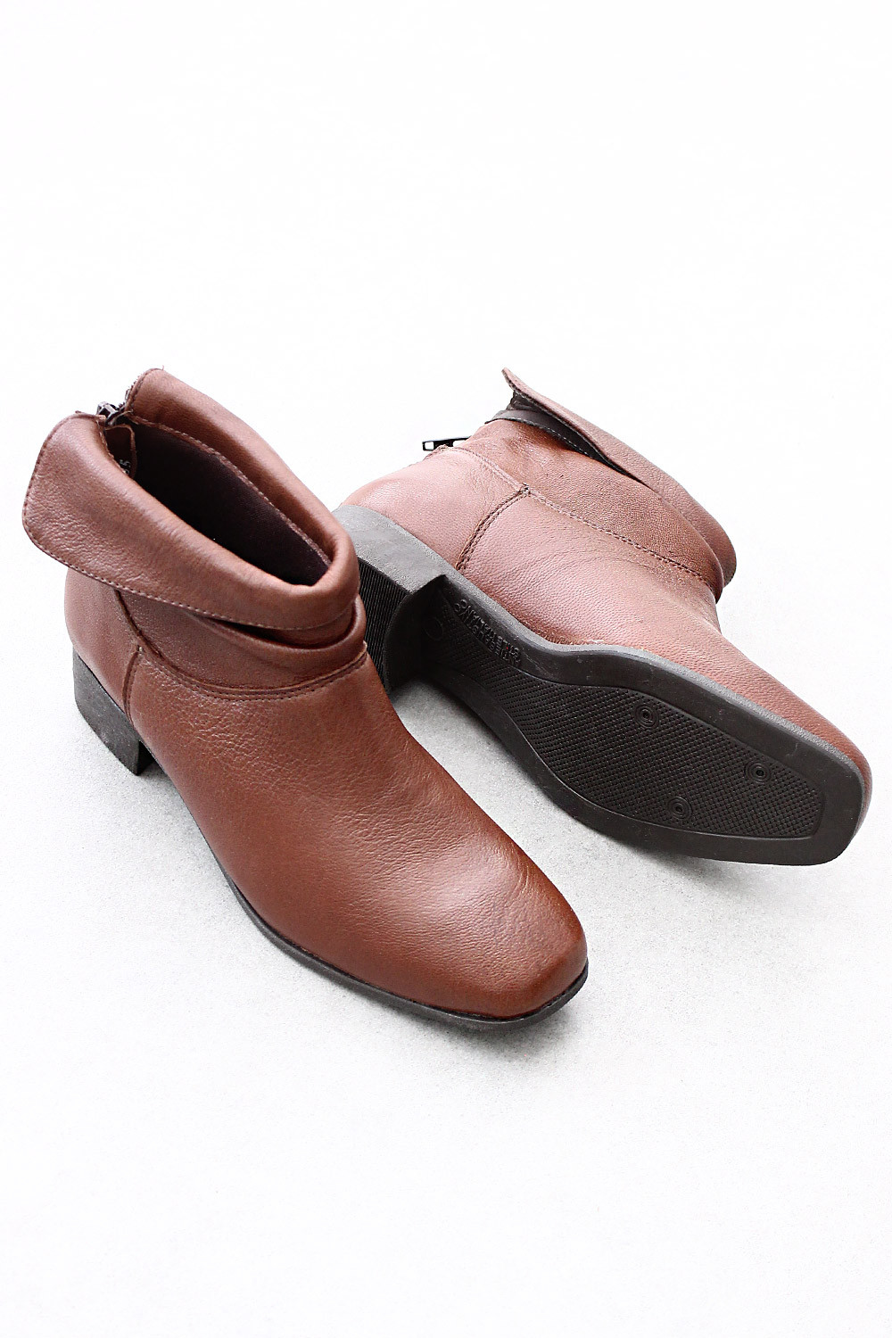 Bota Mybez Cano Dobrado Couro Macio com Salto 3cm e Forro Cacharrel