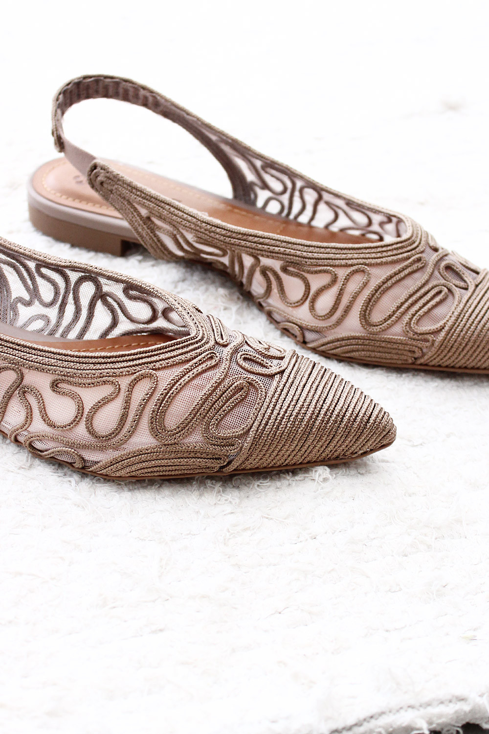 Sapatilha Mybez Beatriz com Bordado, Tela e Elástico de Ajuste