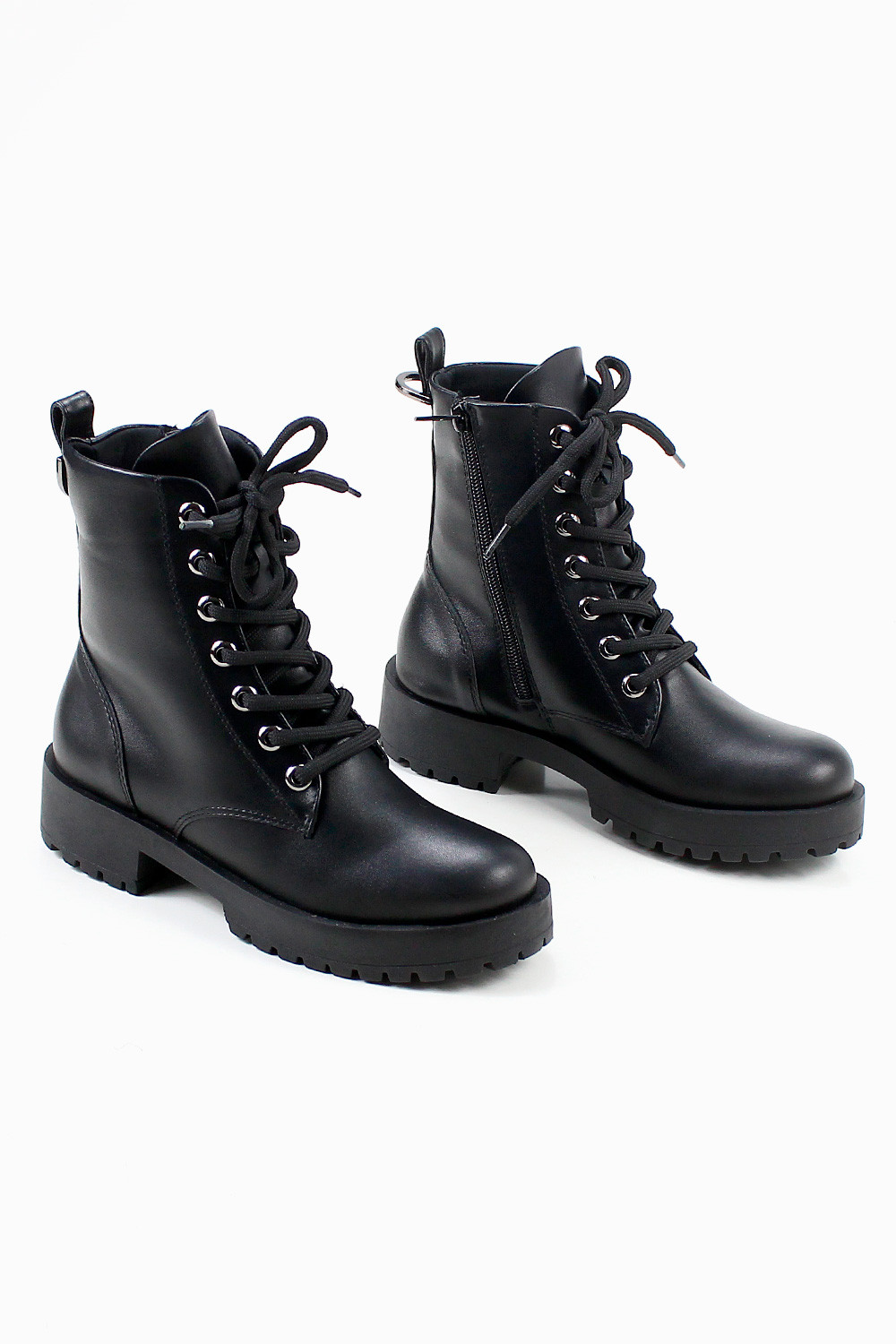 Coturno com Salto Levemente Tratorado