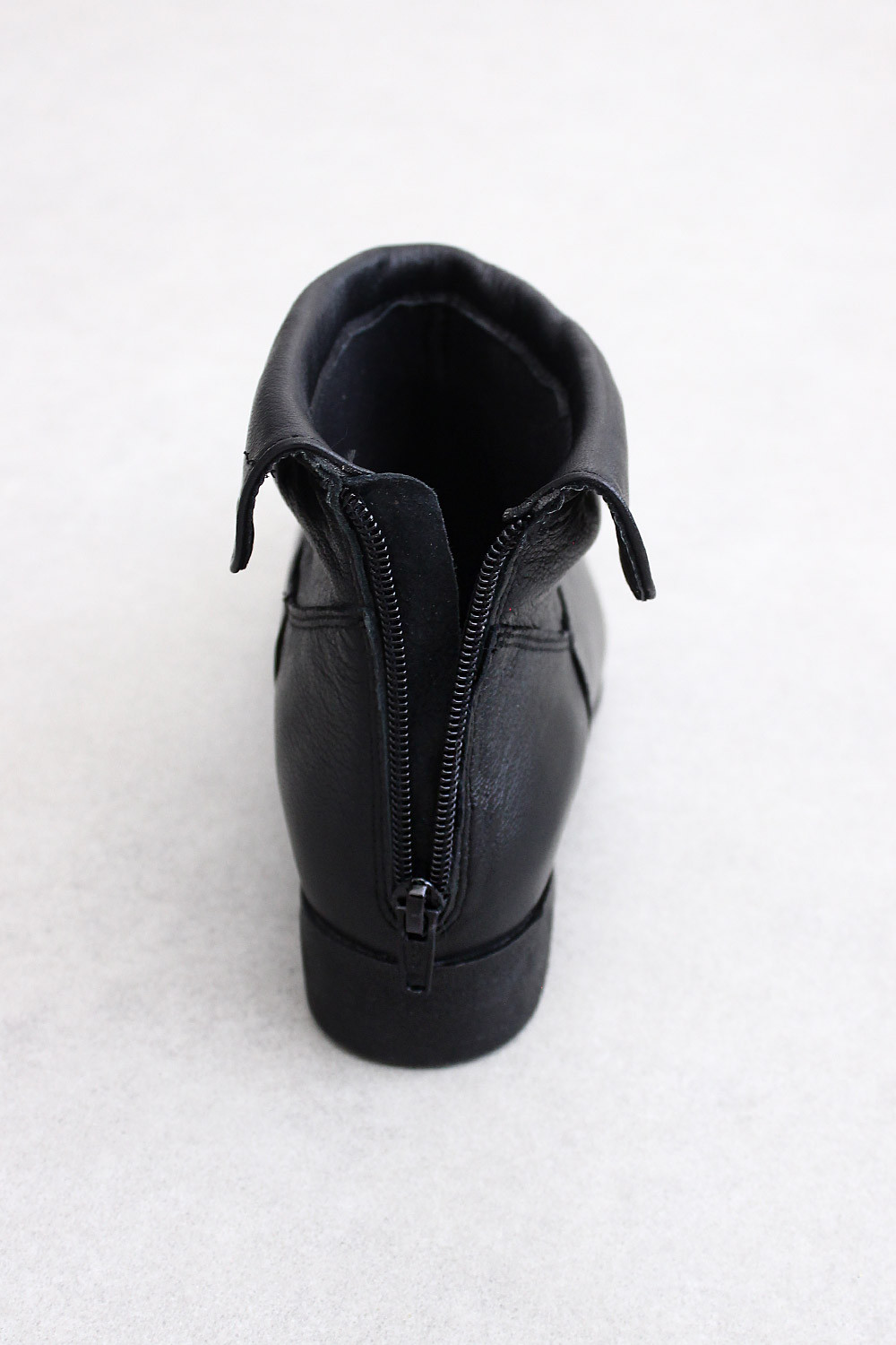 Bota Mybez Cano Dobrado Couro Macio com Salto 3cm e Forro Cacharrel