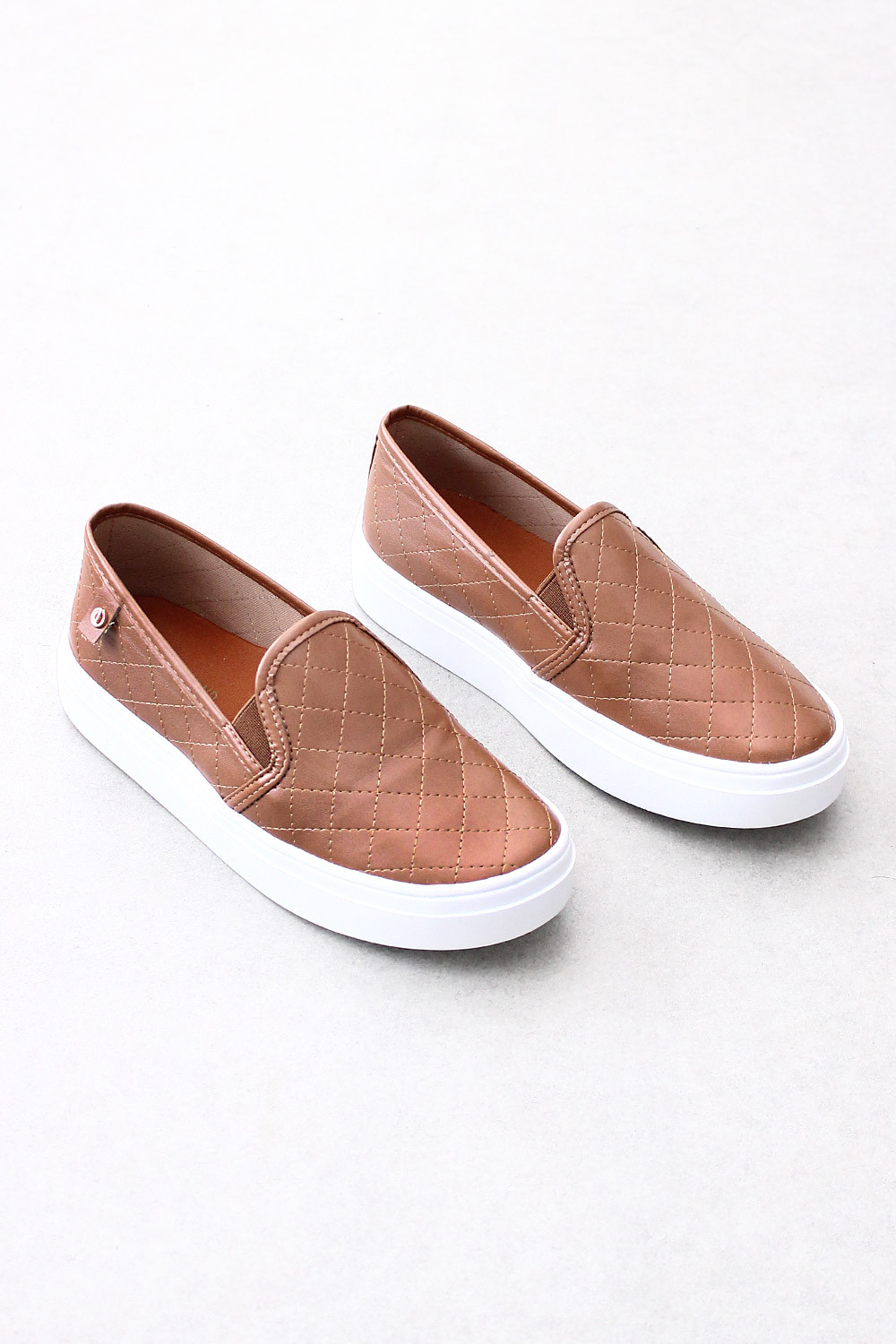 Tênis Dumond Slip On com Solado de 3cm e Palmilha Confortável