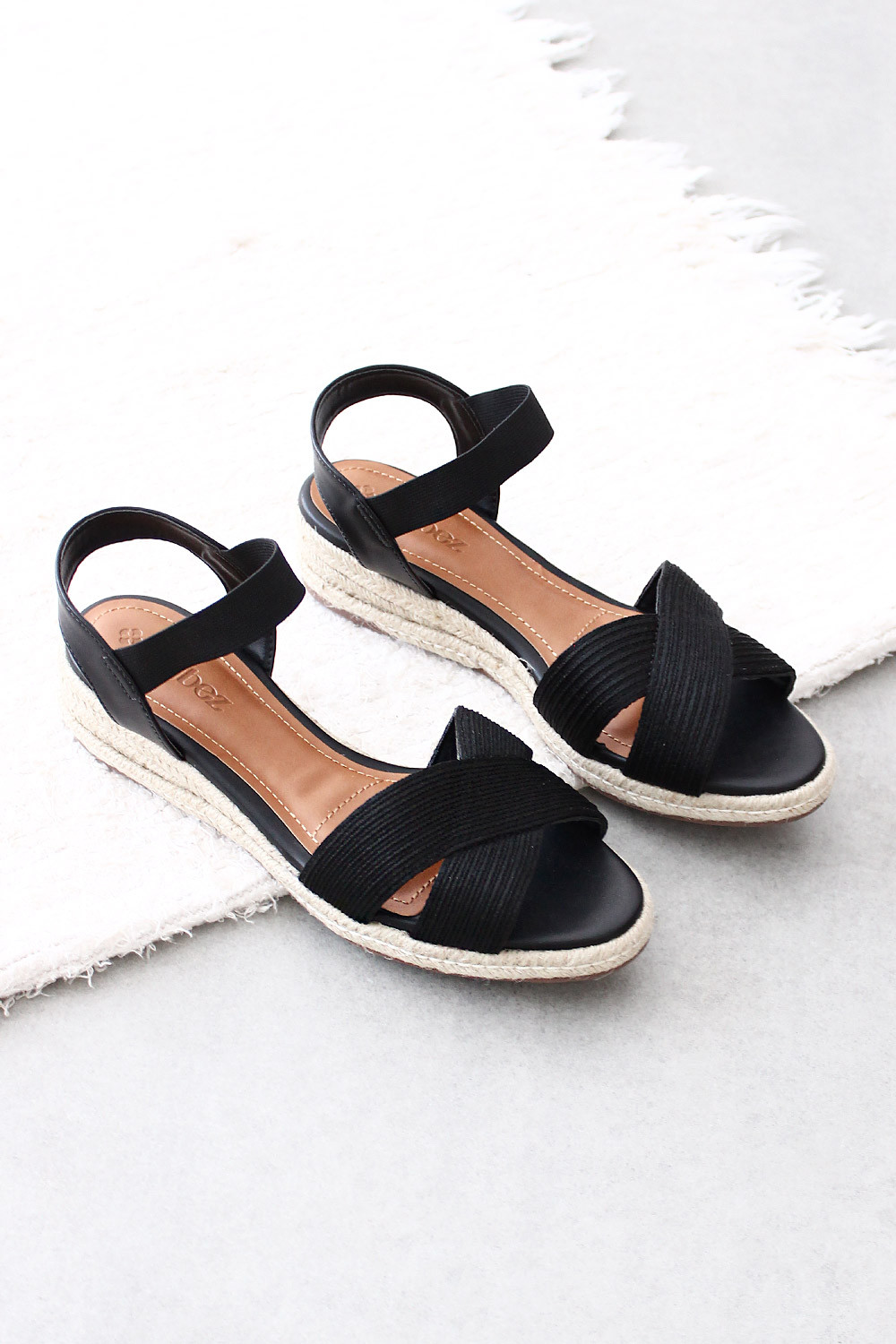 Sandália Anabela Mybez Laura Preta com Tiras Cruzadas e Salto de Corda