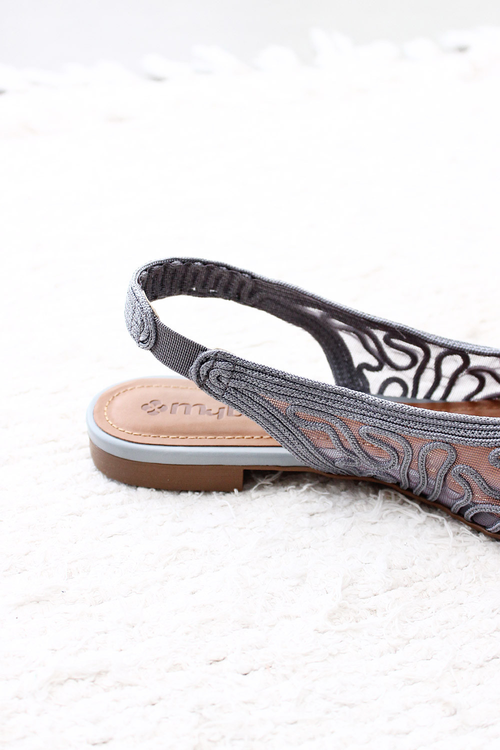 Sapatilha Mybez Beatriz com Bordado, Tela e Elástico de Ajuste