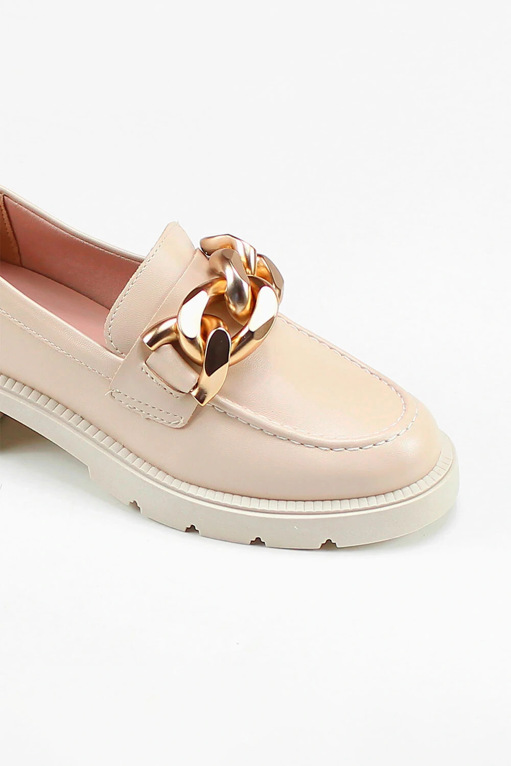Mocassim Ana com Detalhe em Corrente Dourada e Sola Tratorada