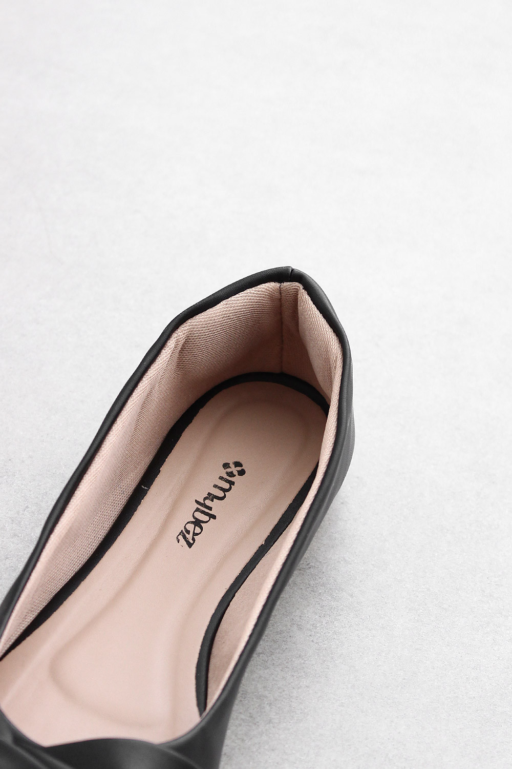 Sapatilha Mybez Julia Nó Torcido - Conforto e Estilo em Bico Fino Preta