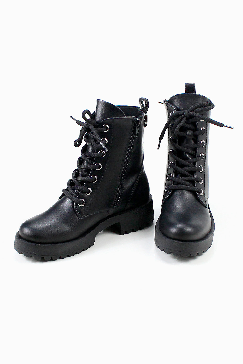 Coturno com Salto Levemente Tratorado