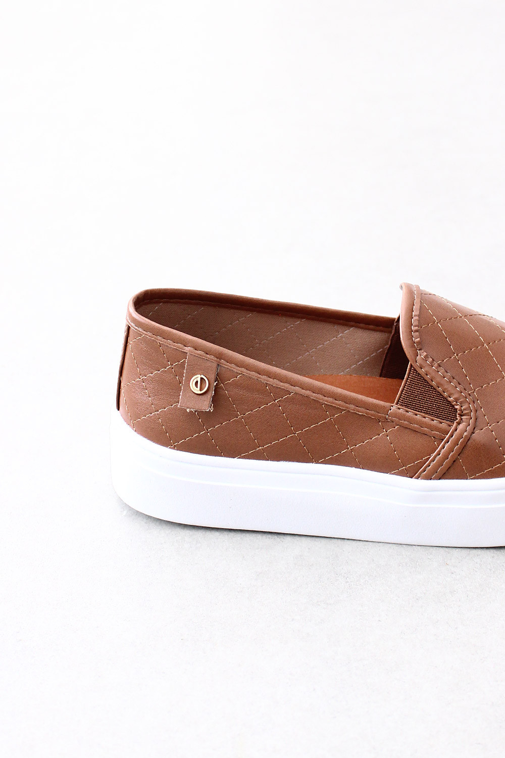 Tênis Dumond Slip On com Solado de 3cm e Palmilha Confortável