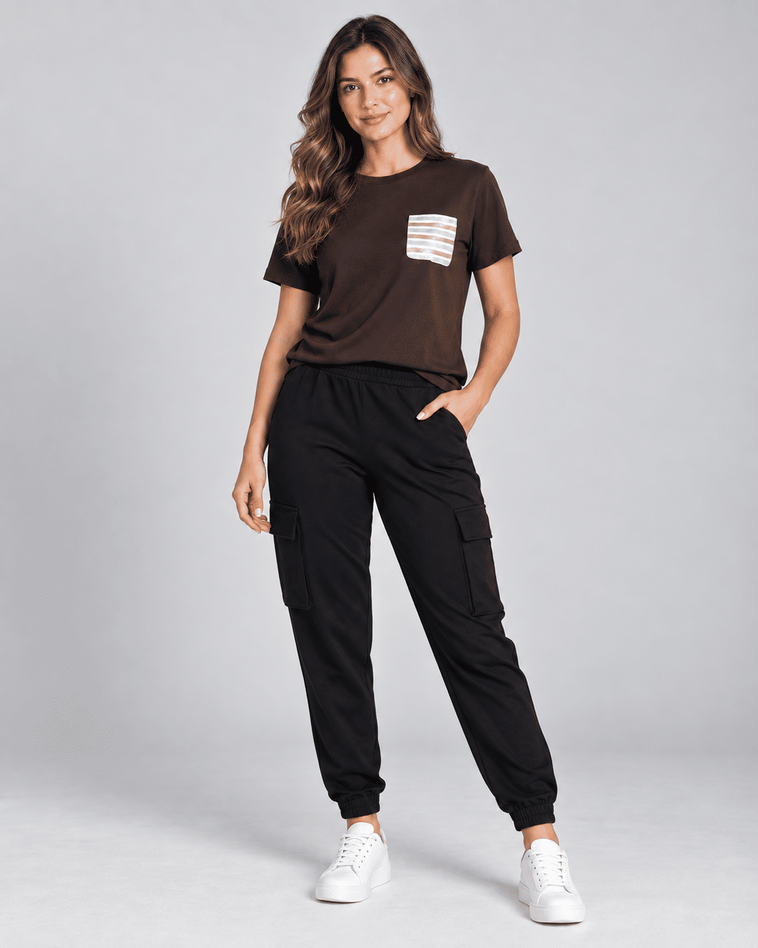 Conjunto Thayane – T-shirt em Viscolycra com Lurex e Calça Cargo em Ponto Roma Marrom/ Preto. - Cor Cinza mescla - Tam