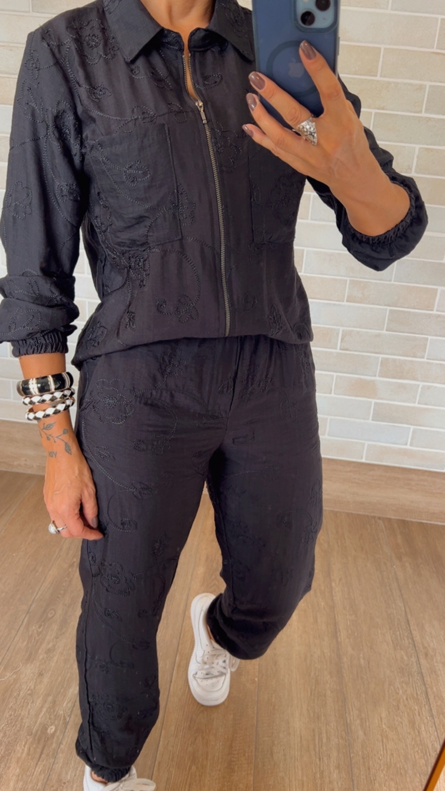 Conjunto de Jaquetinha e Calça Jogguer Bordado Preto Aurora