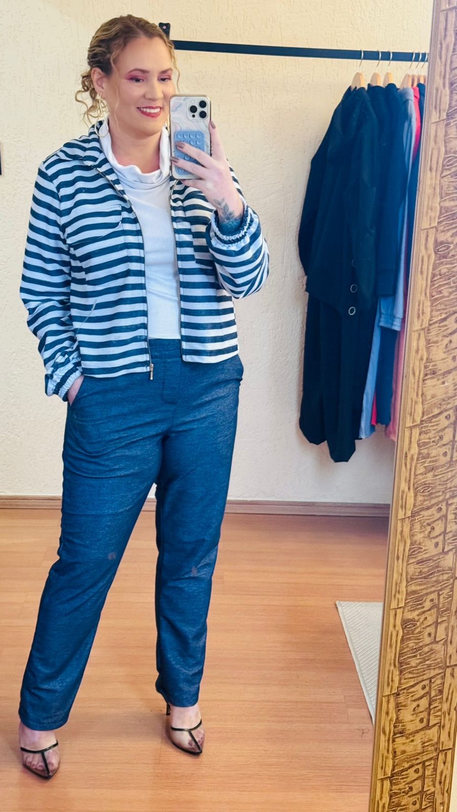 0Conjunto Feminino Em Moleton levinho azul jeans com listra Gloria 0Conjunto Feminino Em Moleton levinho azul jeans com listra Gloria