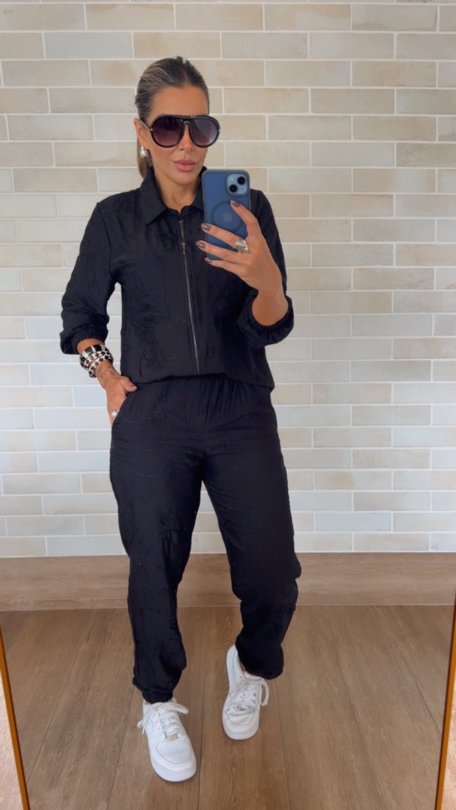 Conjunto de Jaquetinha e Calça Jogguer Bordado Preto Aurora