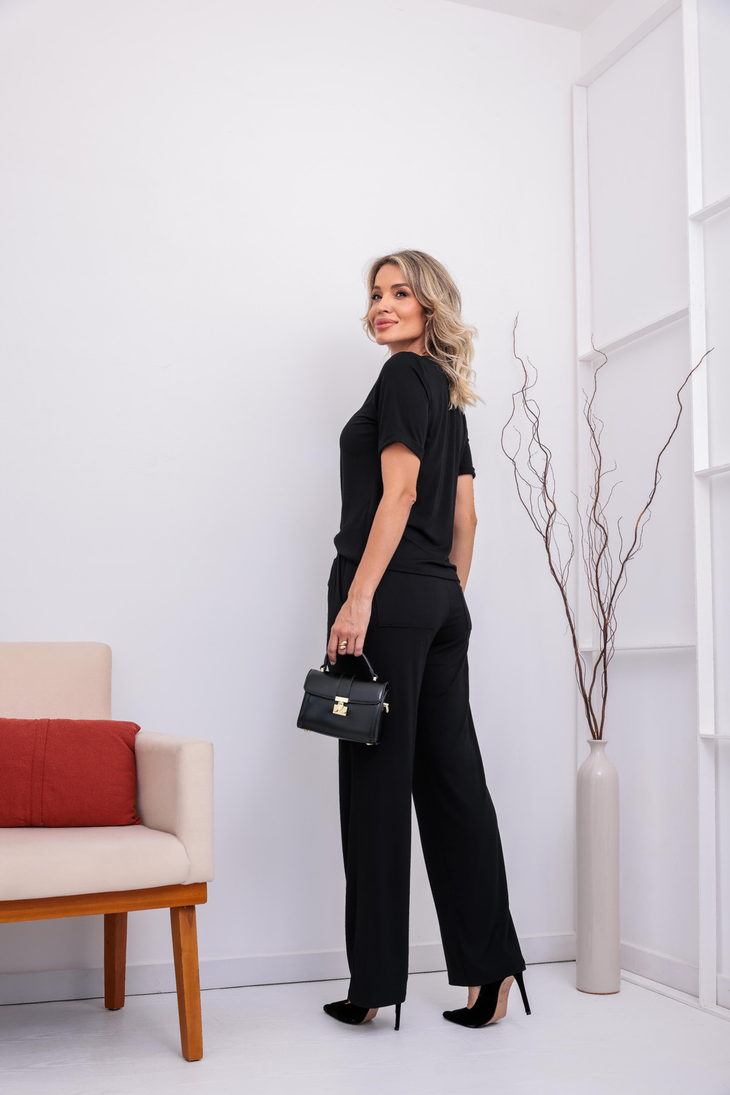 Conjunto com gola v transpassada Fiorella Preto