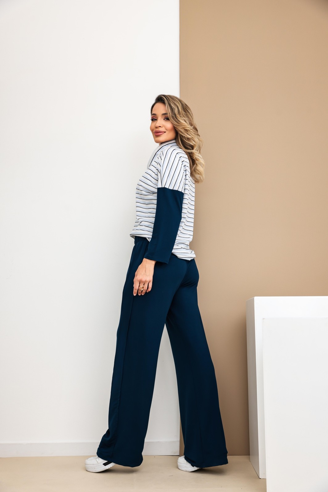 Conjunto com Blusa Listrada Ariel Edição Ltda Marinho