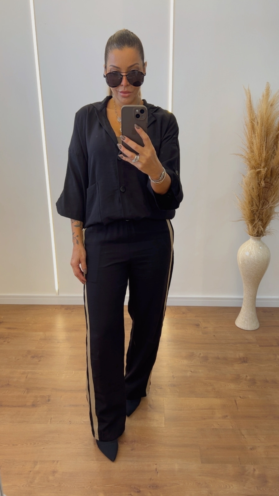 Conjunto Feminino Parka e Pantalona Listrado Vania Preto Conjunto Feminino Parka e Pantalona Listrado Vania Preto