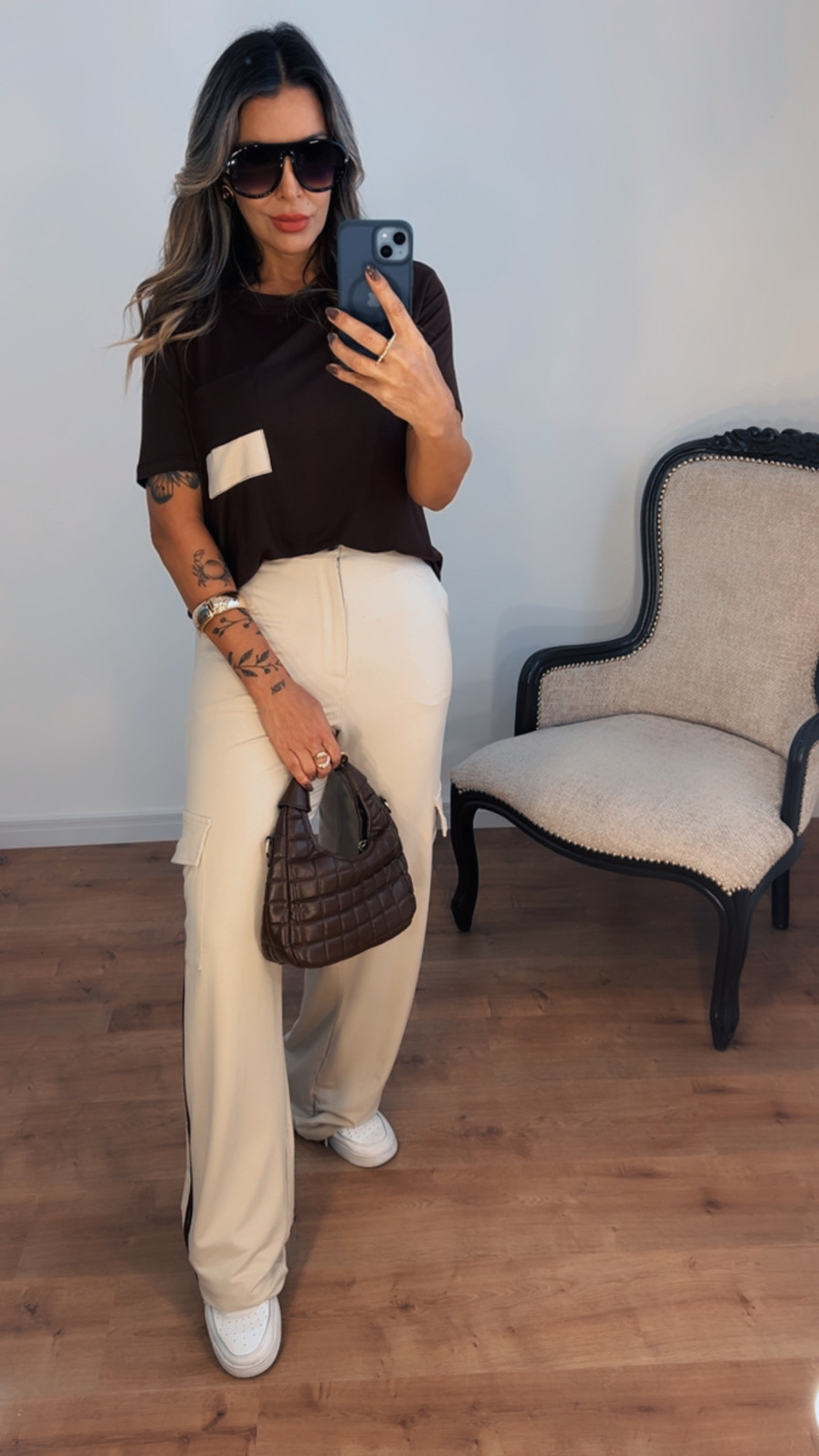 Conjunto com t shirts e pantalona bicolor Maria Marron/nude Conjunto com t shirts e pantalona bicolor Maria Marron/nude