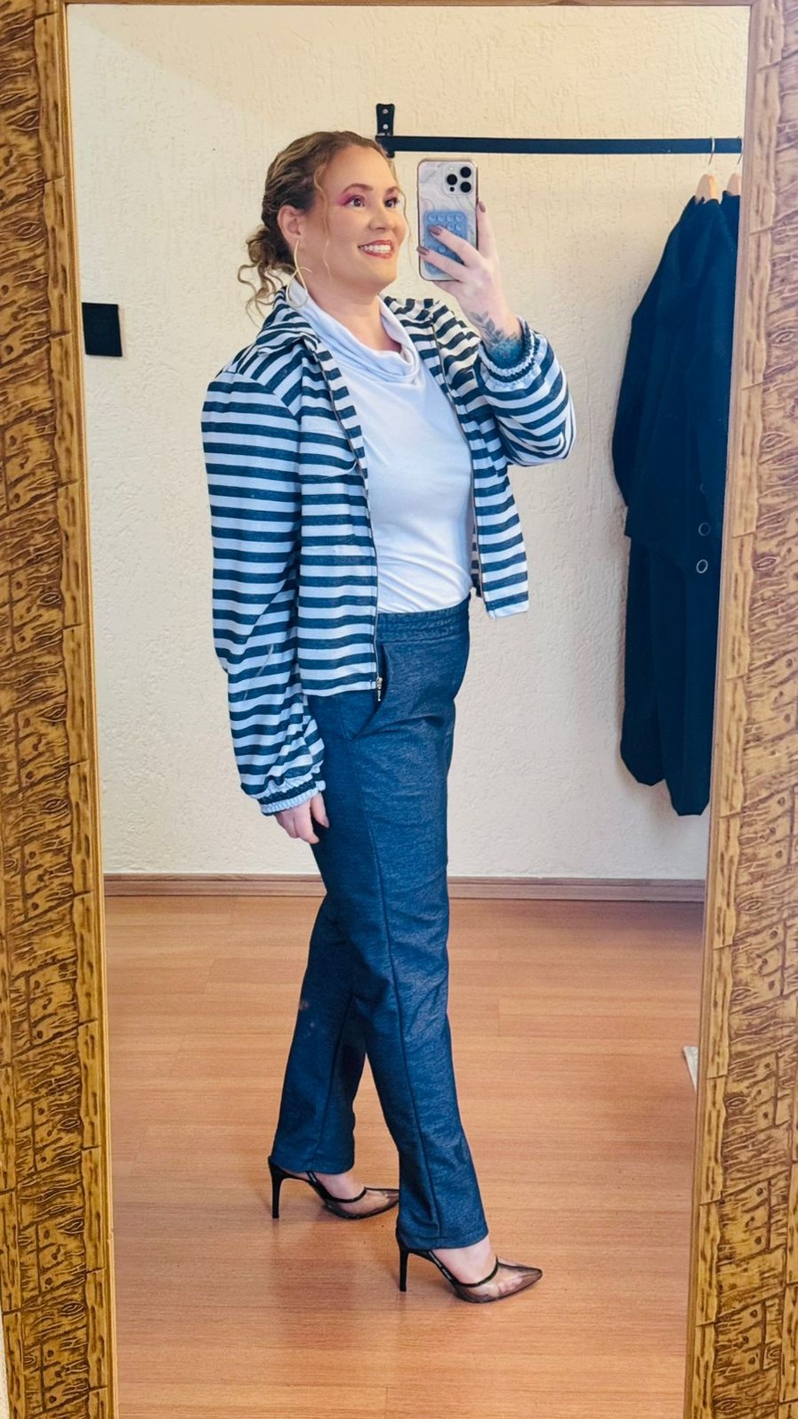 0Conjunto Feminino Em Moleton levinho azul jeans com listra Gloria 0Conjunto Feminino Em Moleton levinho azul jeans com listra Gloria