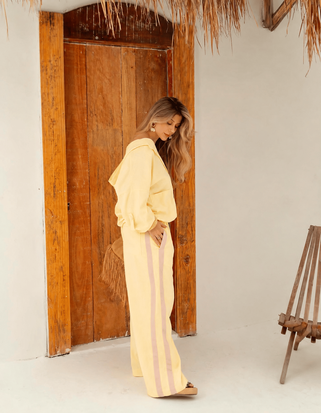 Conjunto Feminino Parka e Pantalona Listrado Vania Amarelo Manteiga Conjunto Feminino Parka e Pantalona Listrado Vania Amarelo Manteiga