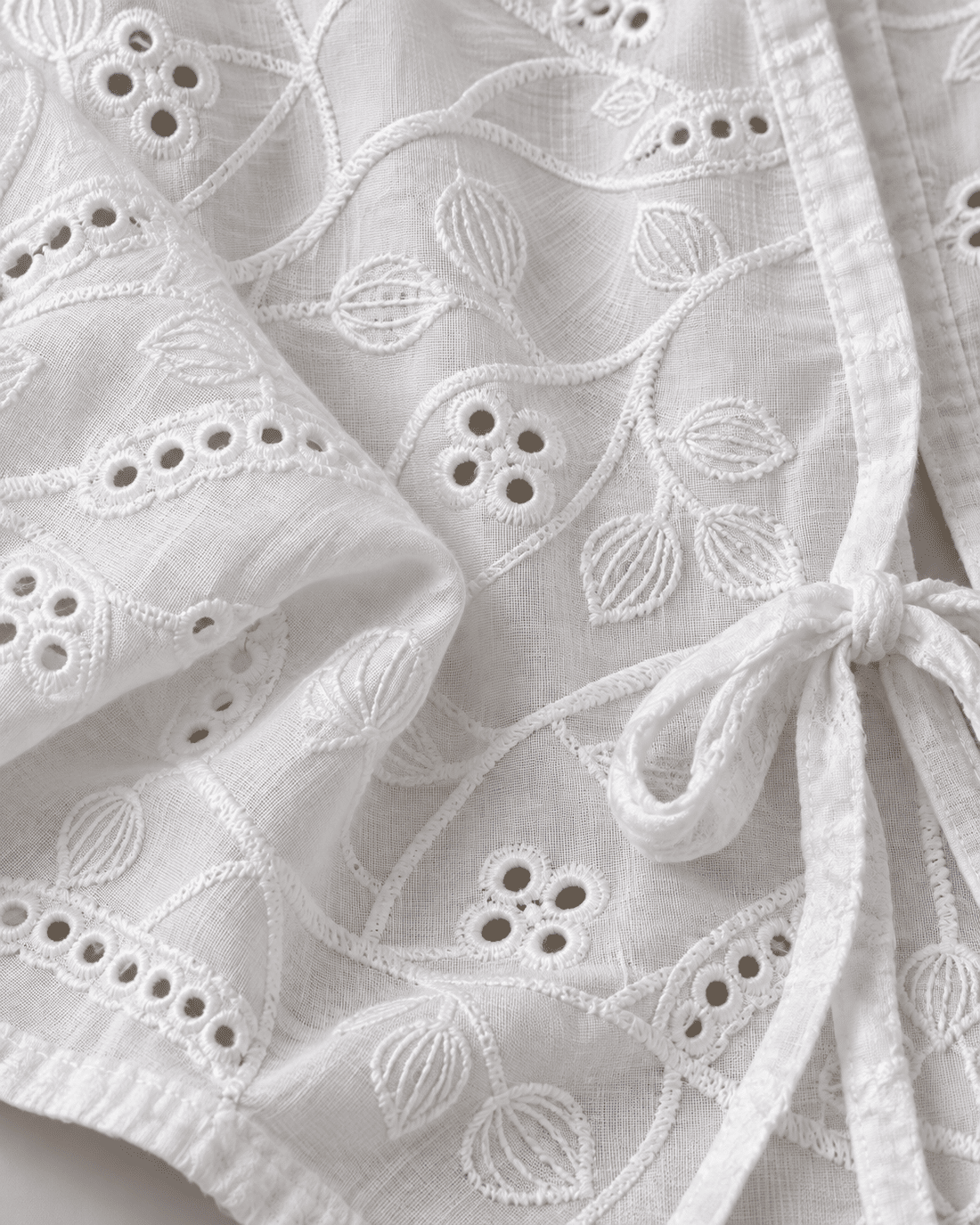 Bata Aline em Laise 100% Algodão com Amarração Frontal Branco. Bata Aline em Laise 100% Algodão com Amarração Frontal Branco.