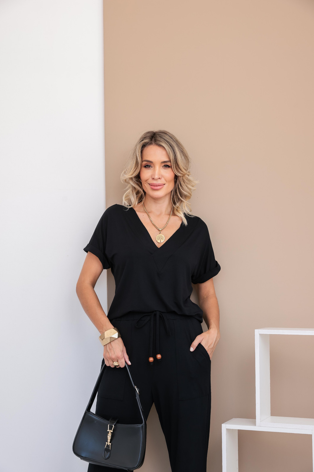 Conjunto com gola v transpassada Fiorella Preto