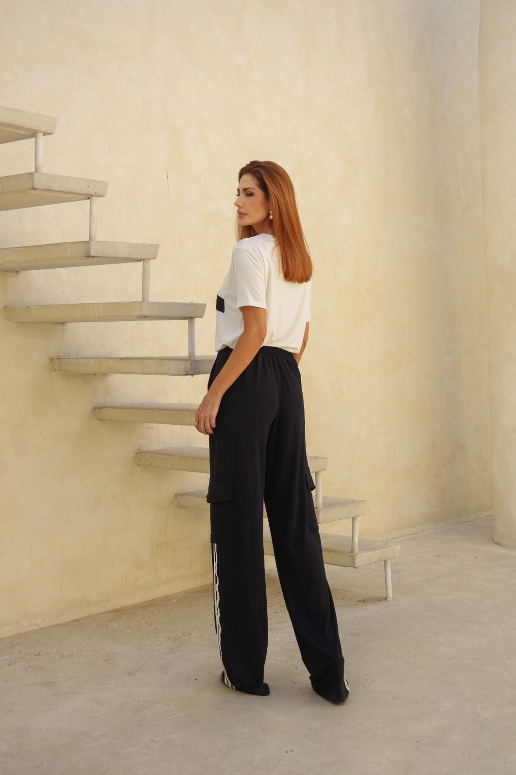 Conjunto com t Shirts e Pantalona Bicolor Maria  Preto/Off