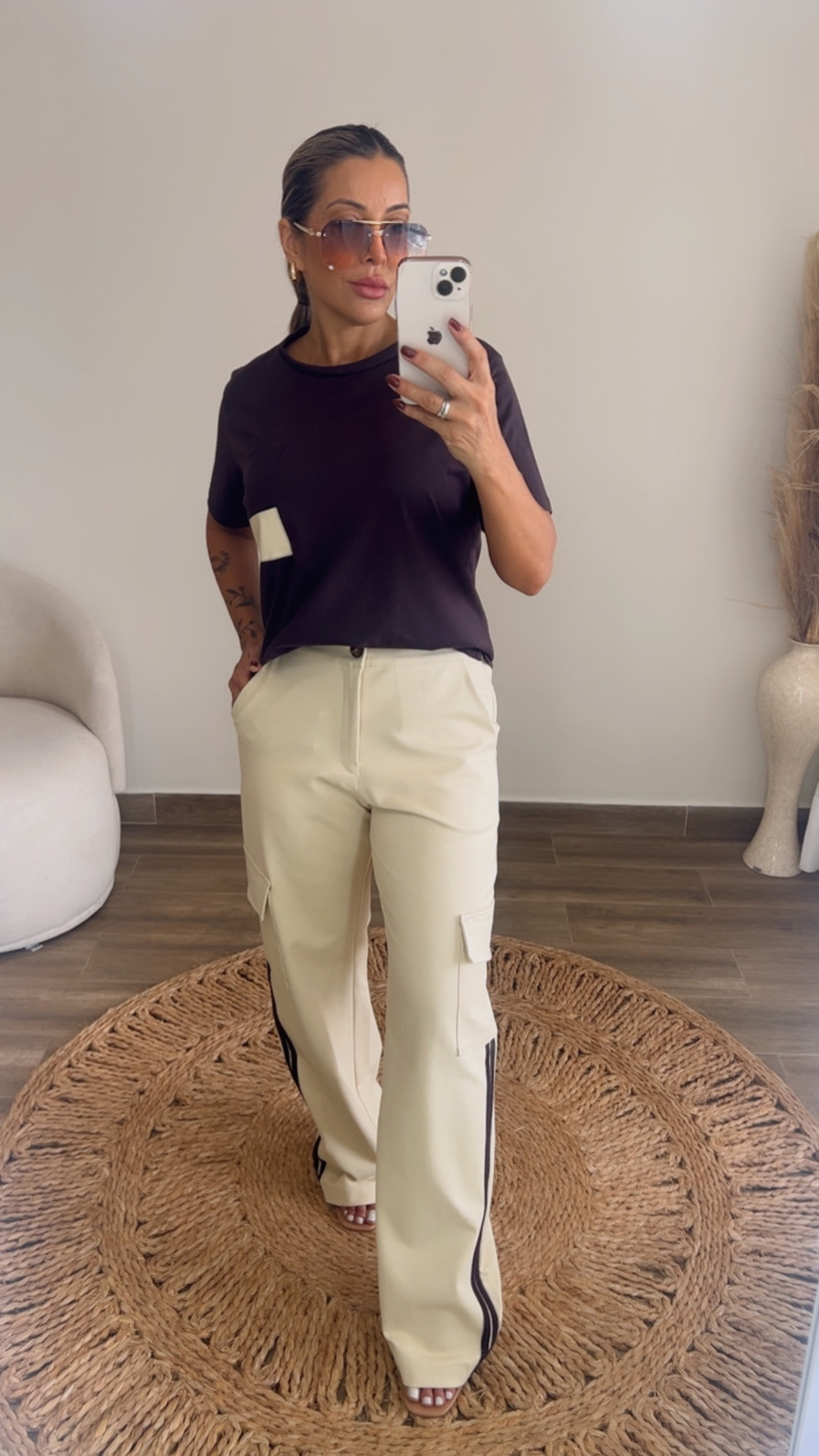 Conjunto com t shirts e pantalona bicolor Maria Marron/nude Conjunto com t shirts e pantalona bicolor Maria Marron/nude