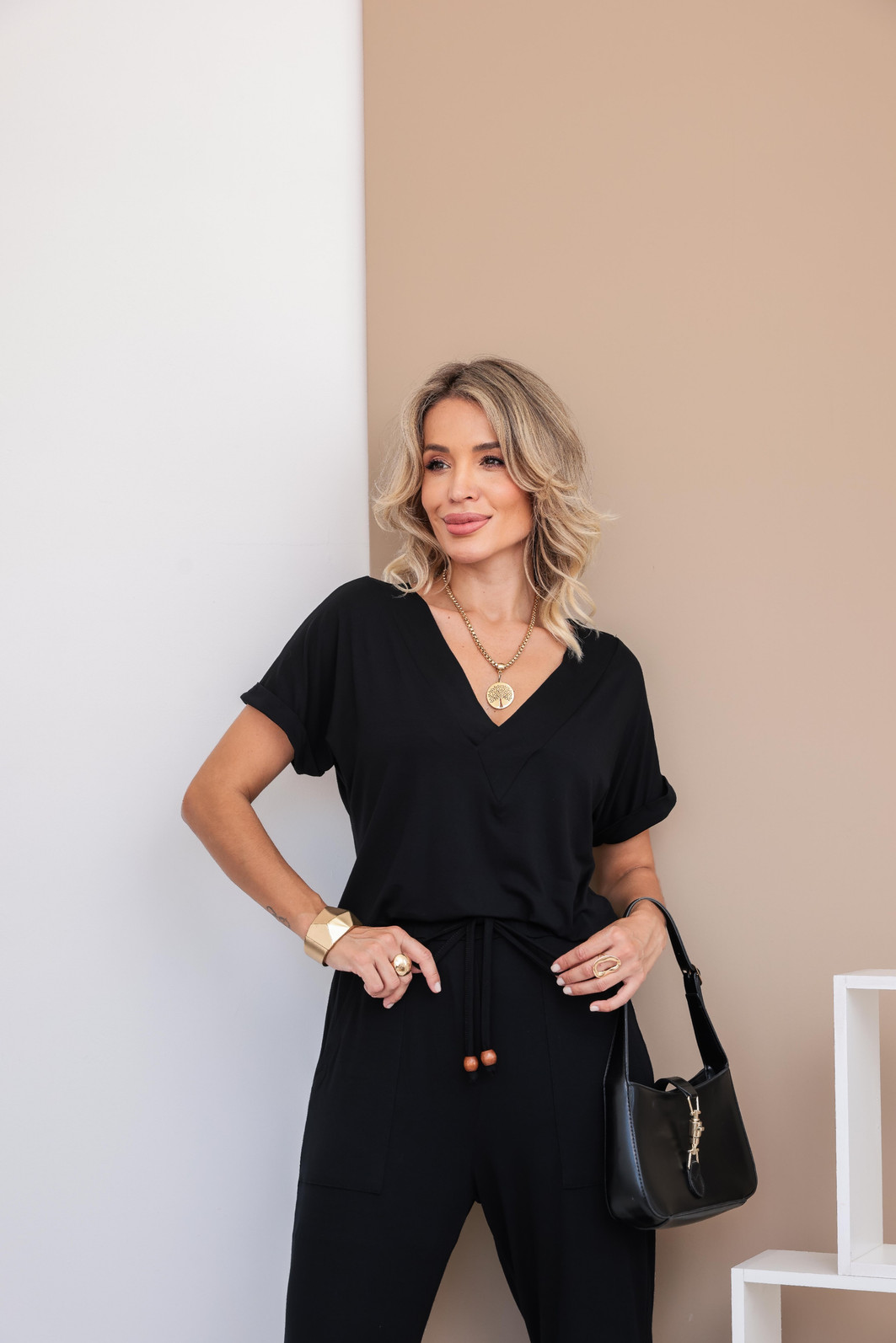 Conjunto com gola v transpassada Fiorella Preto