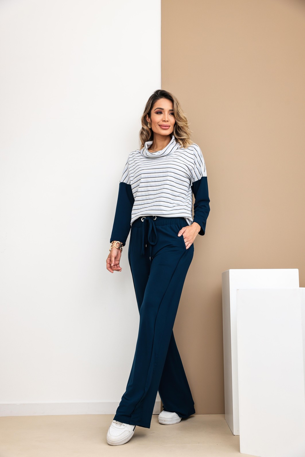 Conjunto com Blusa Listrada Ariel Edição Ltda Marinho