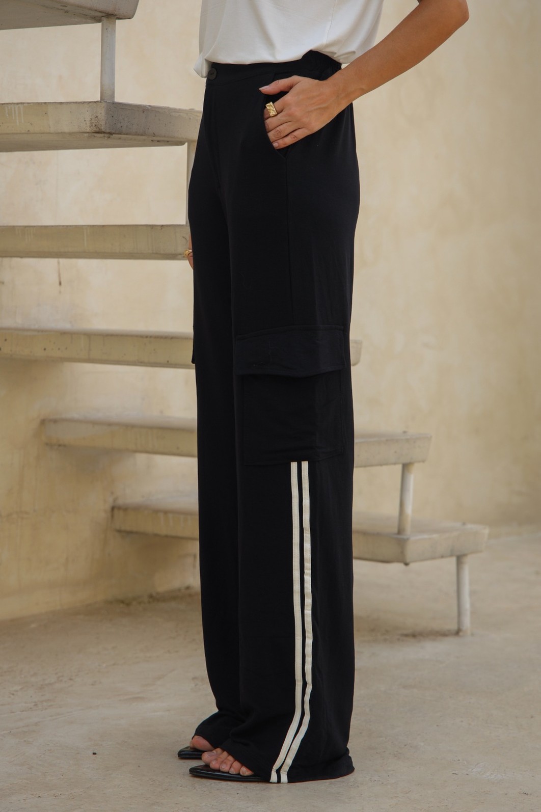 Conjunto com t Shirts e Pantalona Bicolor Maria  Preto/Off