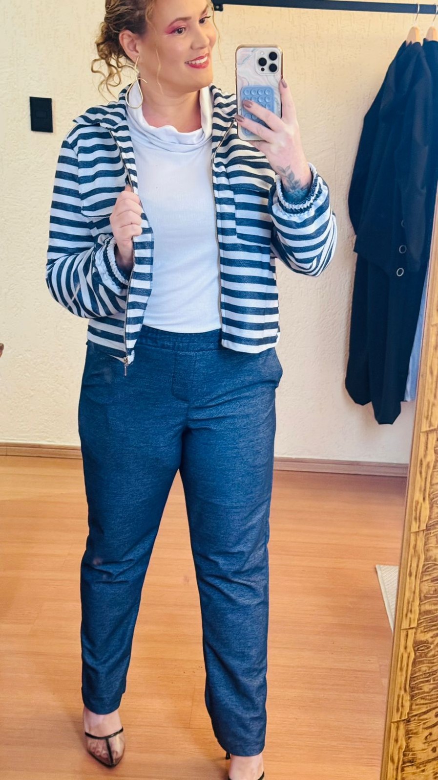0Conjunto Feminino Em Moleton levinho azul jeans com listra Gloria 0Conjunto Feminino Em Moleton levinho azul jeans com listra Gloria