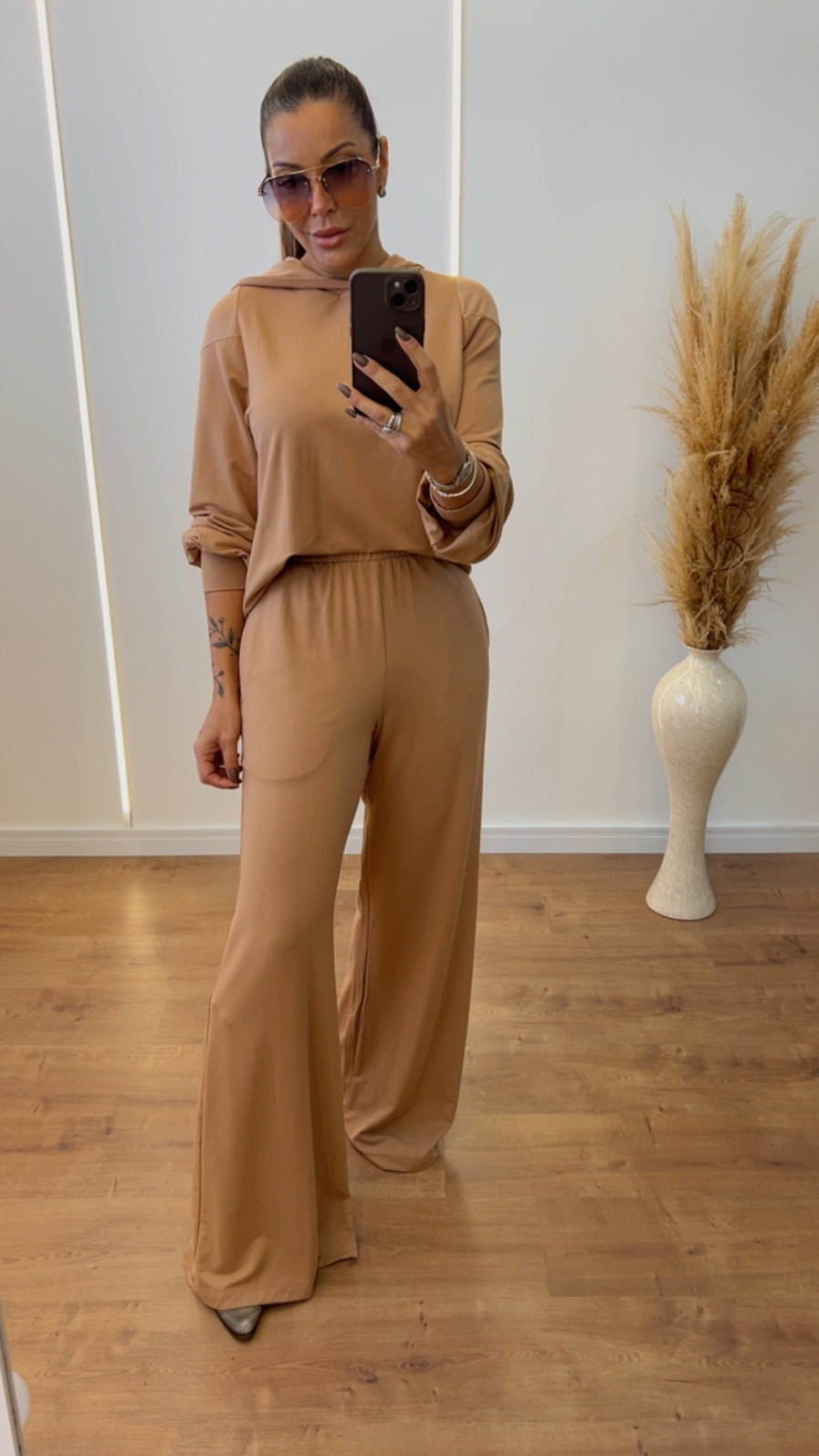 Conjunto com Capuz e pantalona Vivian moucha mousse Conjunto com Capuz e pantalona Vivian moucha mousse