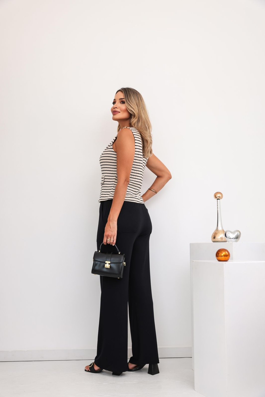 Conjunto de Malha Algodão com Moletinho Listrado Kate Off white com Preto Conjunto de Malha Algodão com Moletinho Listrado Kate Off white com Preto