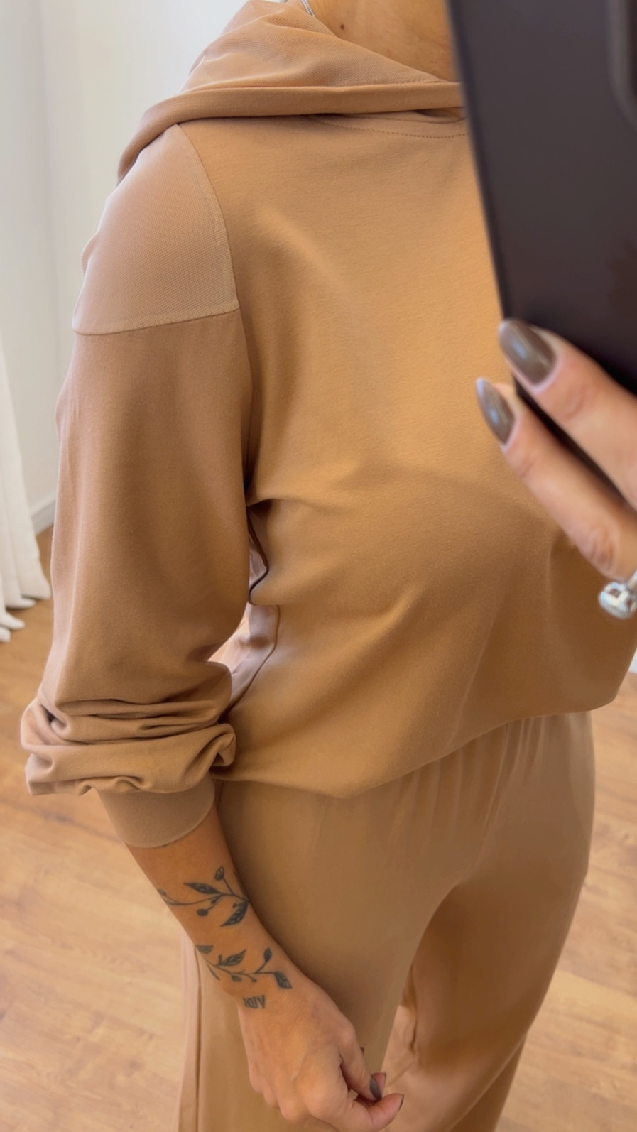 Conjunto com Capuz e pantalona Vivian moucha mousse Conjunto com Capuz e pantalona Vivian moucha mousse