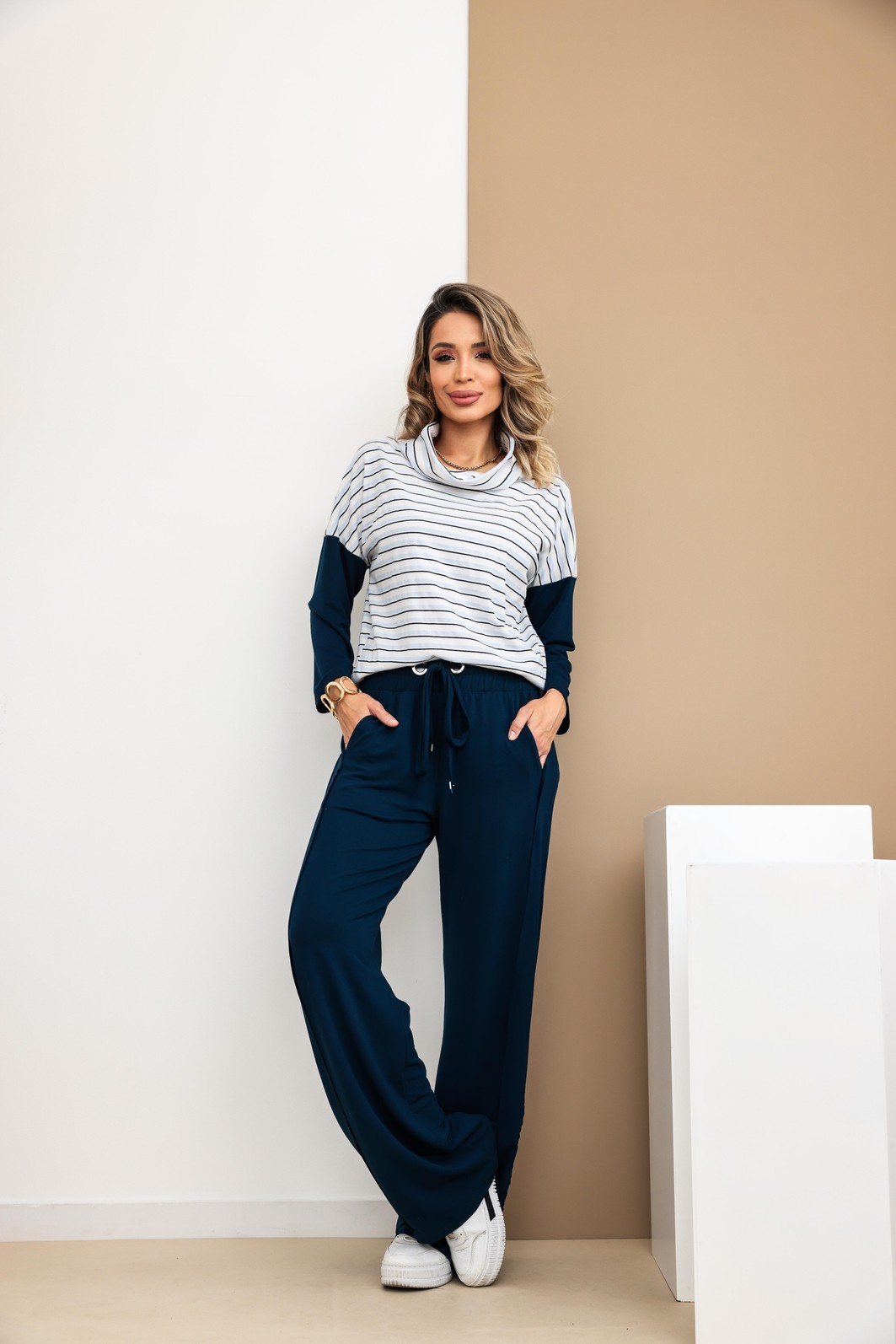 Conjunto com Blusa Listrada Ariel Edição Ltda Marinho