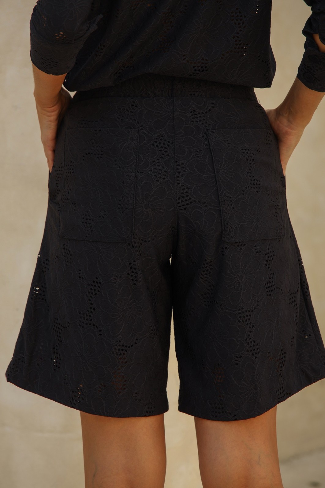 Conjunto De Camisa e Bermuda na Malha Lasie Preto Marilia Conjunto De Camisa e Bermuda na Malha Lasie Preto Marilia