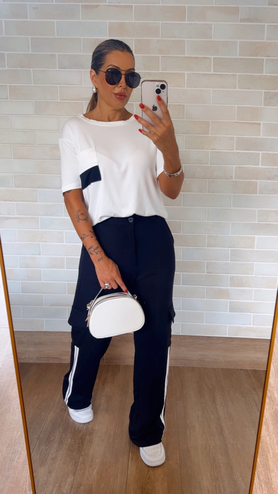 Conjunto com t Shirts e Pantalona Bicolor Maria  Preto/Off