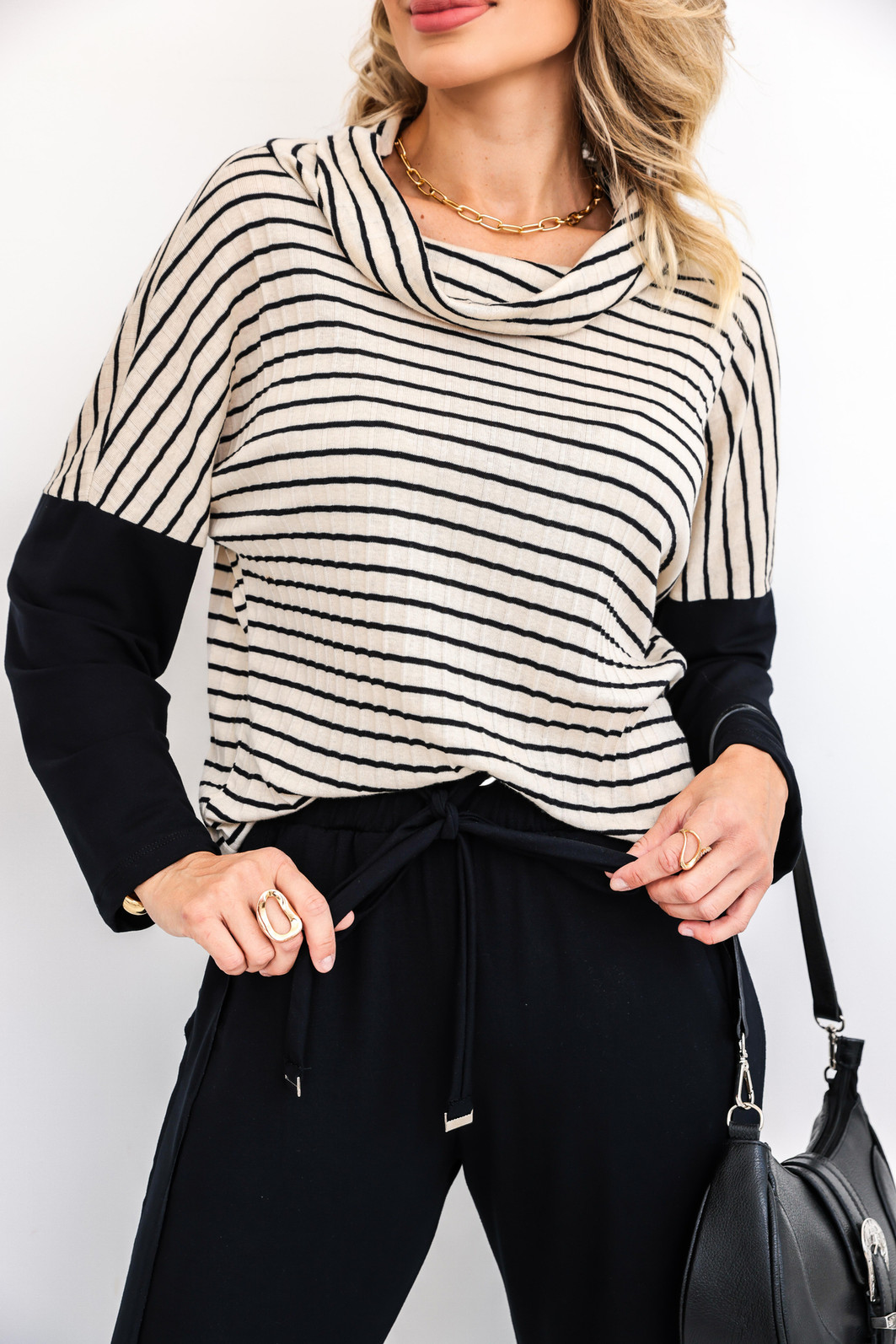 Conjunto com Blusa Listrada Ariel Edição Ltda Preto