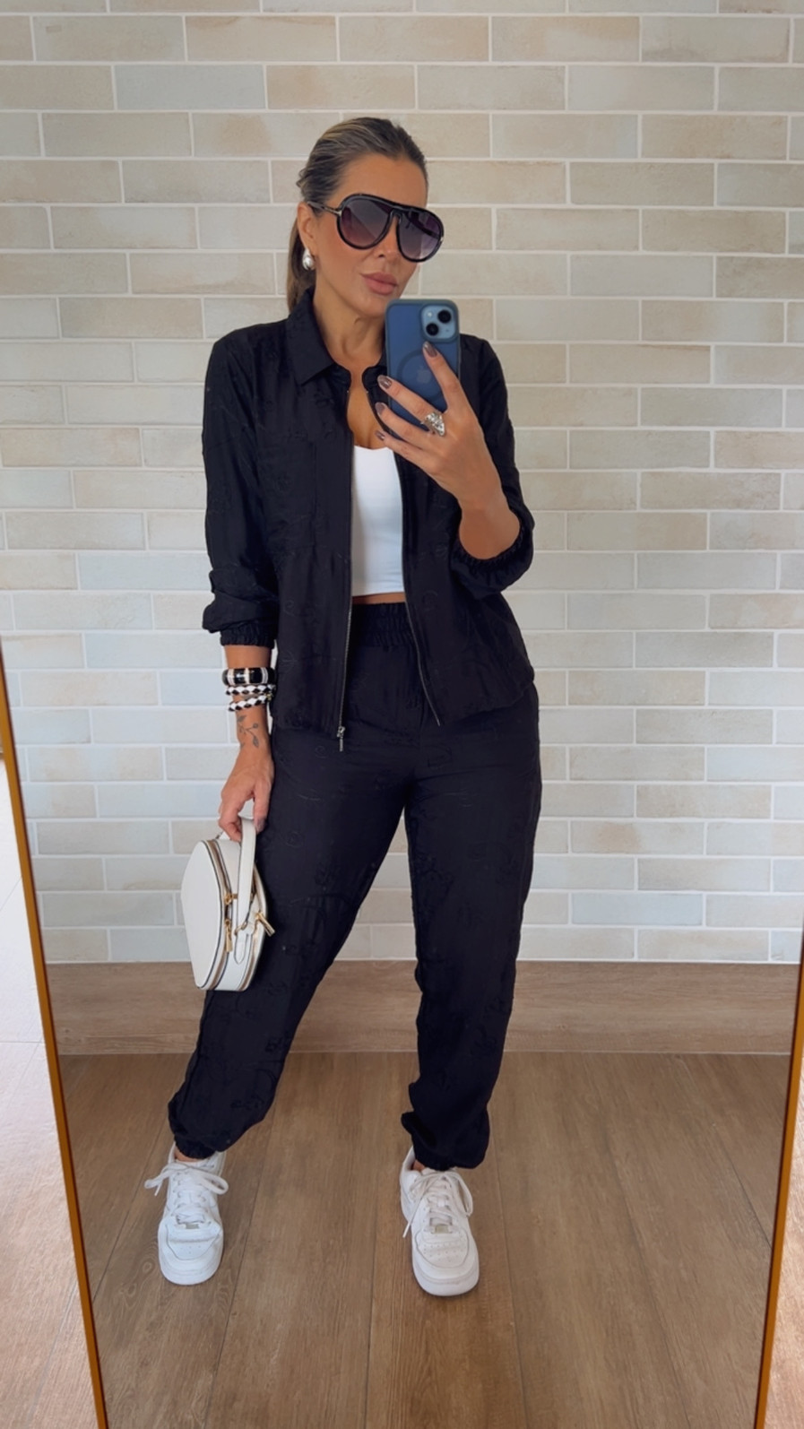 Conjunto de Jaquetinha e Calça Jogguer Bordado Preto Aurora