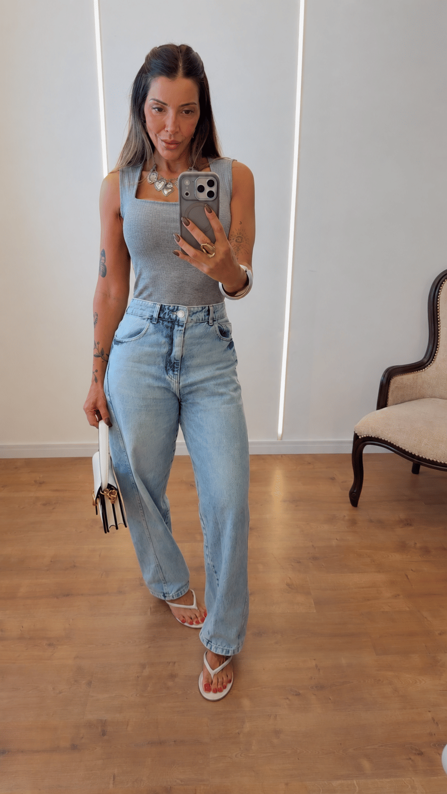Blusa Antonella Canelada com Decote Quadrado Cinza mescla.