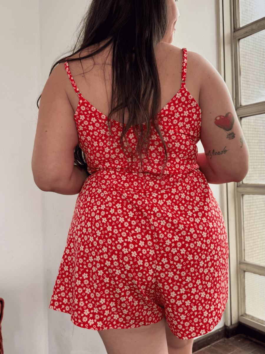 Macaquinho Jully Floral Vermelho Macaquinho Jully Floral Vermelho