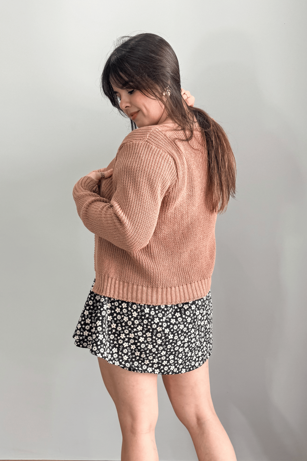 Cardigan curto em tricô bege Cardigan curto em tricô bege