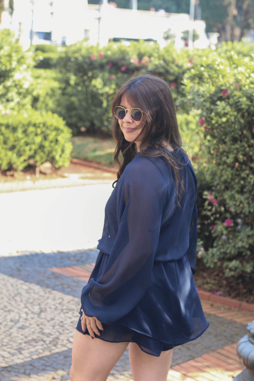 Macaquinho vestido com manga longa em chiffon azul Macaquinho vestido com manga longa em chiffon azul