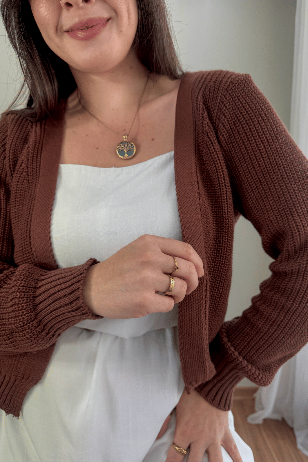 Cardigan curto em tricô marrom Cardigan curto em tricô marrom