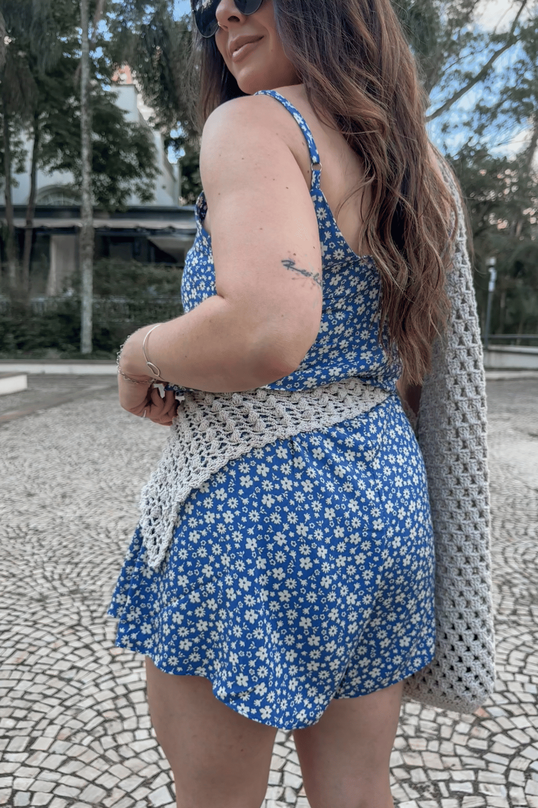 Macaquinho Jully Floral Azul Macaquinho Jully Floral Azul