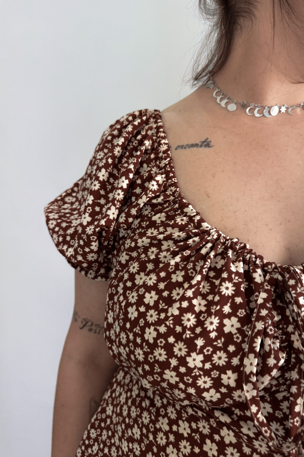 Macaquinho dress marrom estampa floral