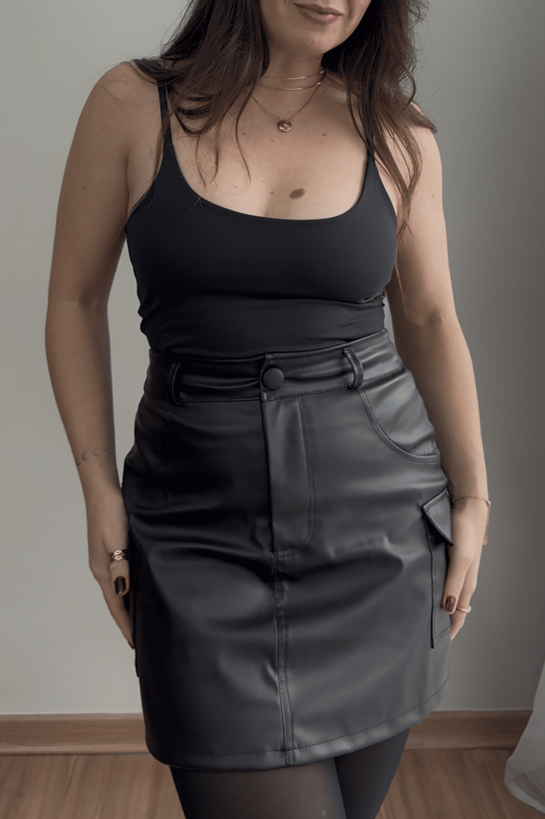 Blusa cropped com alça fina preta Blusa cropped com alça fina preta