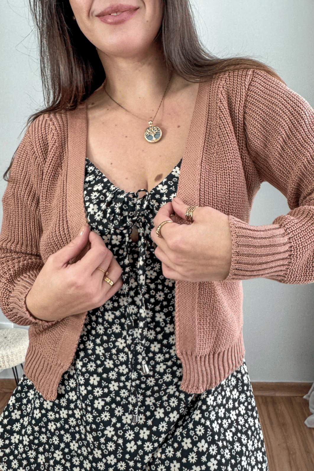 Cardigan curto em tricô bege Cardigan curto em tricô bege