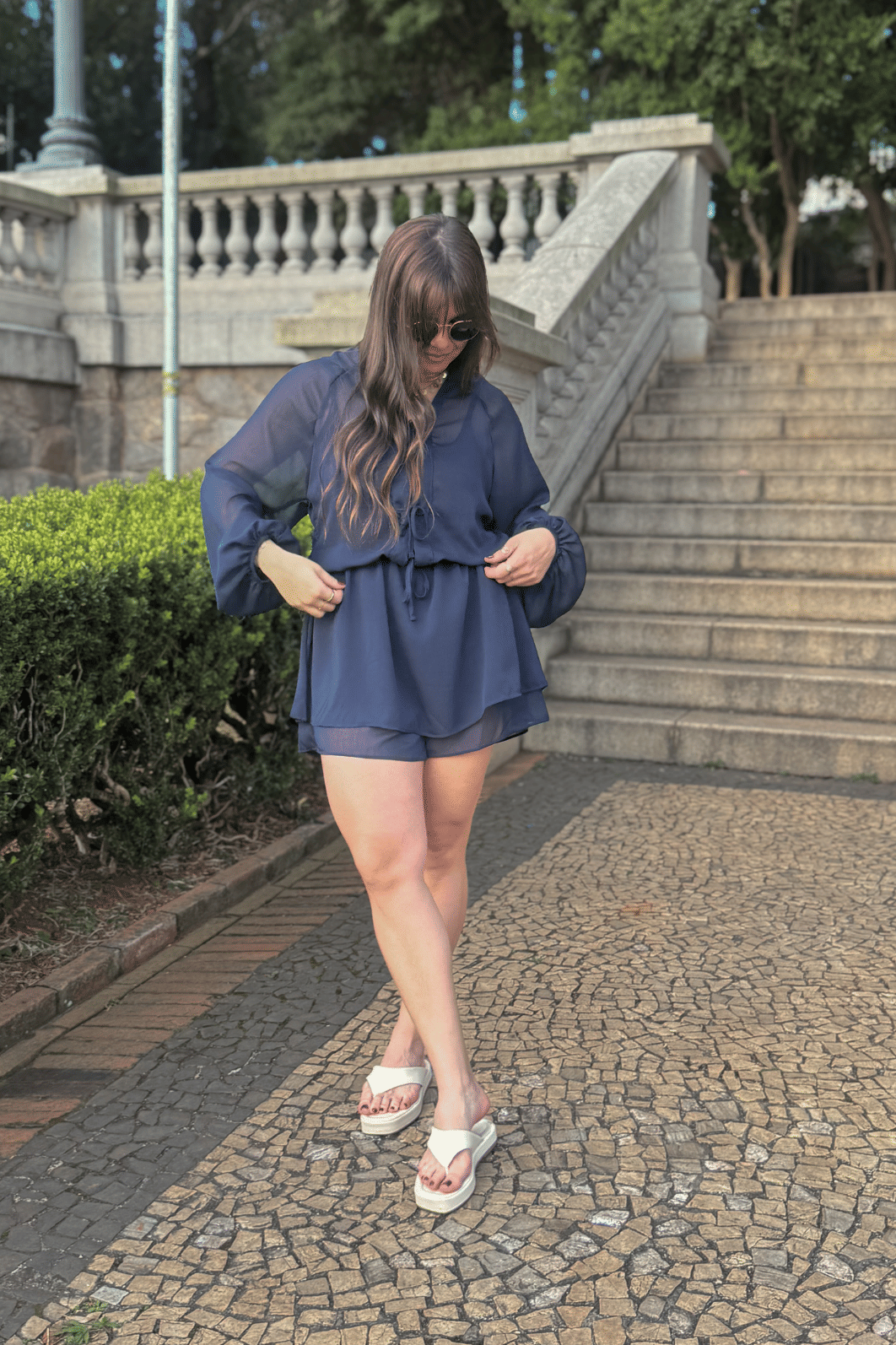 Macaquinho vestido com manga longa em chiffon azul Macaquinho vestido com manga longa em chiffon azul