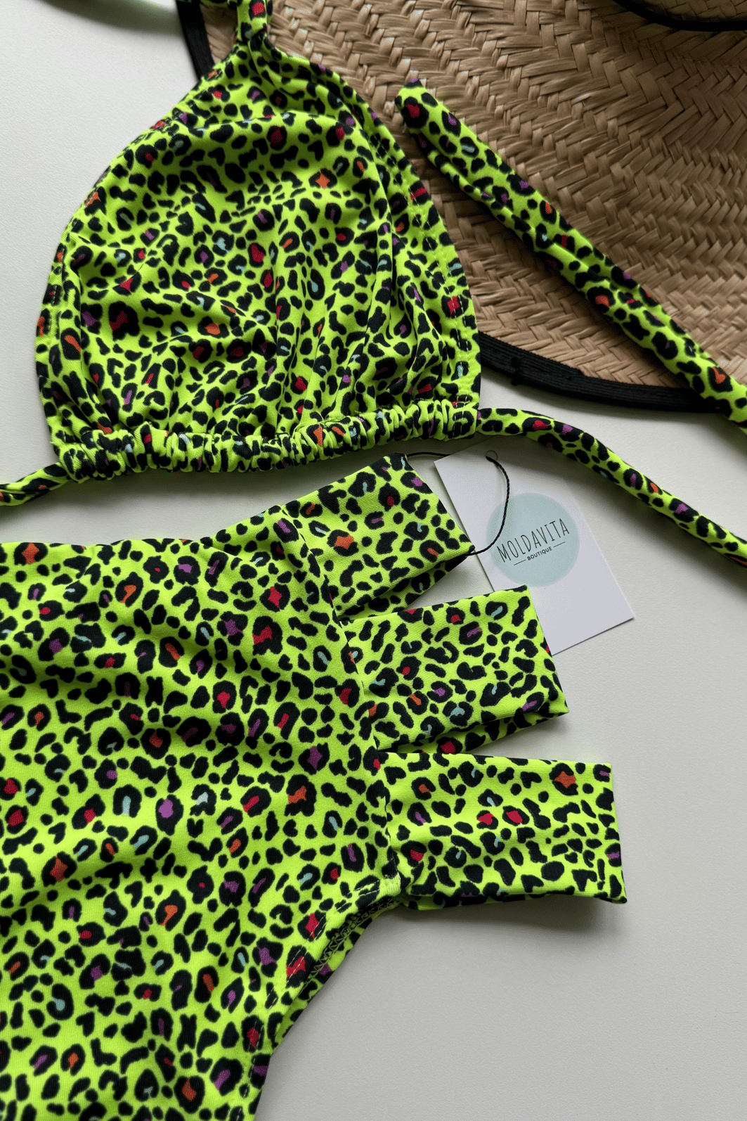 Biquíni Plus Size Recortes na Cintura Neon Biquíni Plus Size Recortes na Cintura Neon