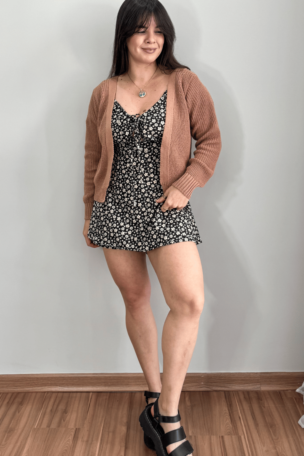 Cardigan curto em tricô bege Cardigan curto em tricô bege