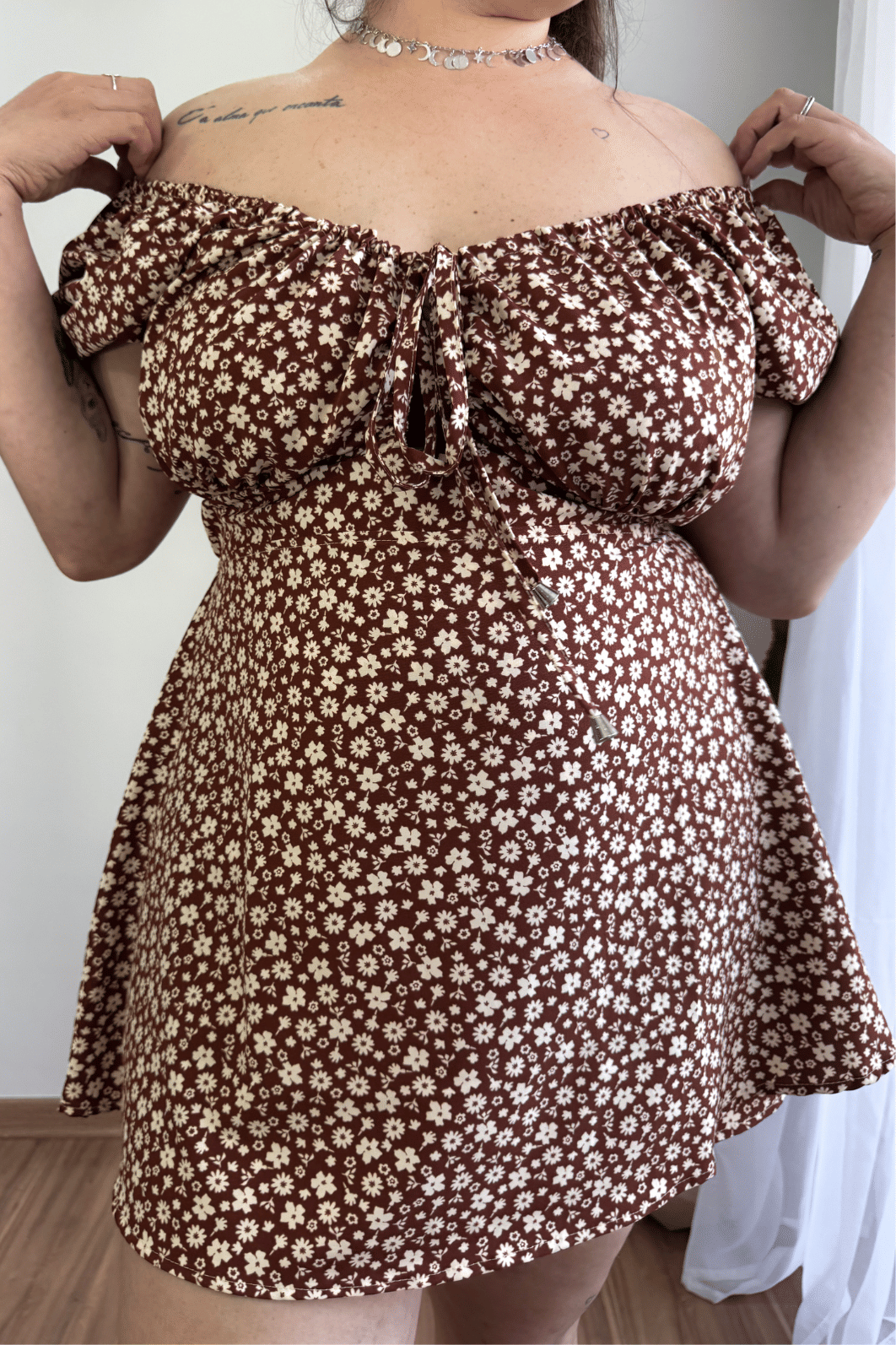 Macaquinho dress marrom estampa floral